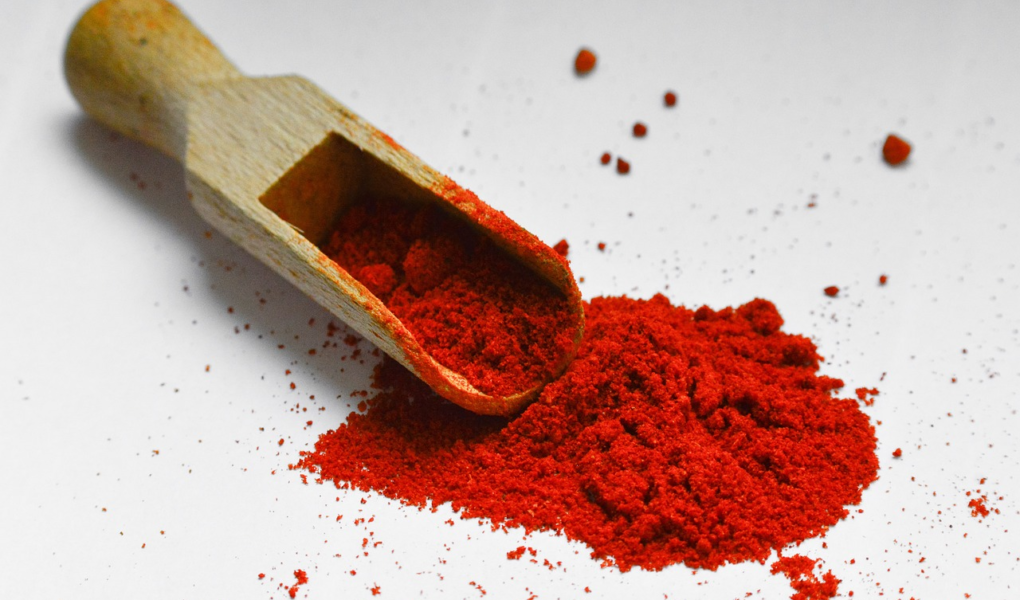 Qual o principal ingrediente da páprica doce?