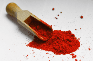 Qual o principal ingrediente da páprica doce?