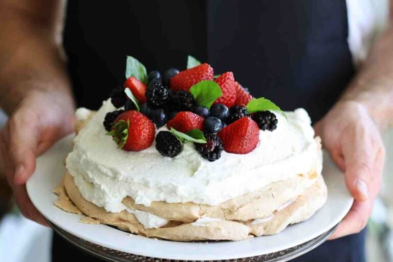 Pavlova: Receita Simples e Deliciosa com Frutas Frescas