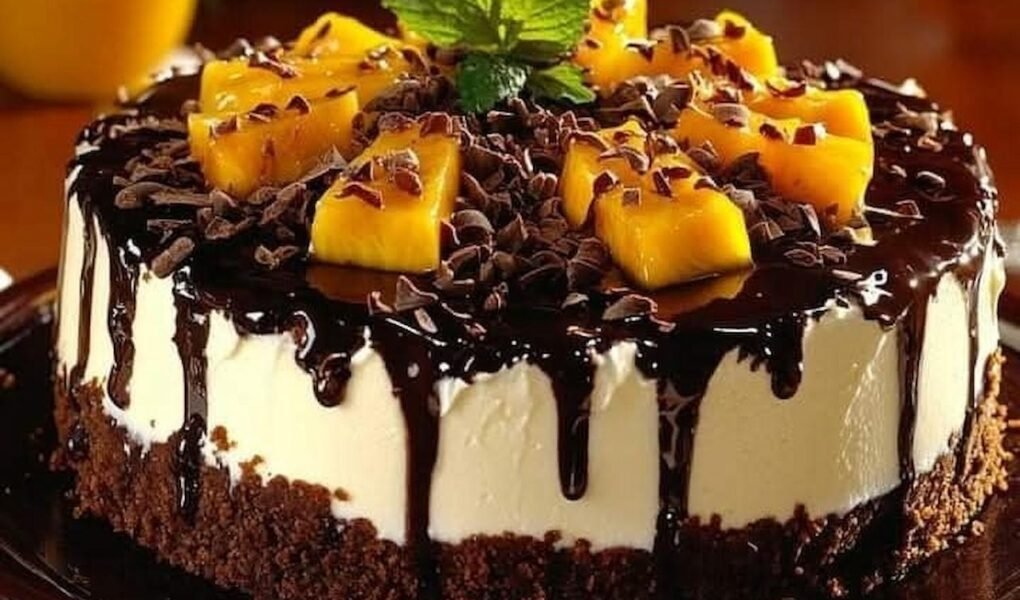 Cheesecake de Maracujá com Crosta de Chocolate e Calda de Maracujá Cheesecake De Maracujá