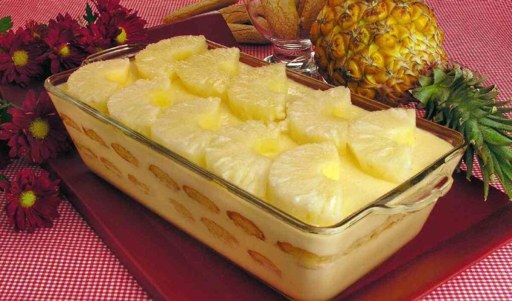 Pavê prático de abacaxi Pavê prático de abacaxi