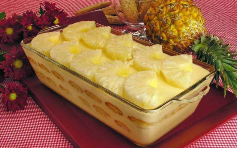 Receitas de sobremesas para o Ano Novo Pavê prático de abacaxi