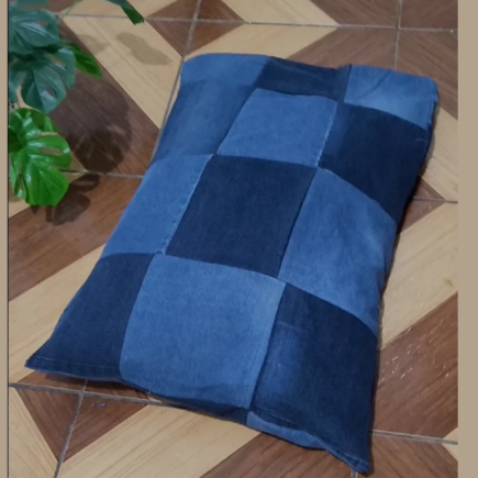 Cama para cachorro feita de calça jeans