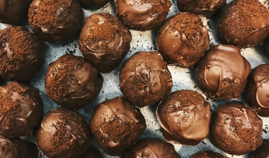 Receita de Trufas de Chocolate Artesanais com Sabores Irresistíveis chocolate balls