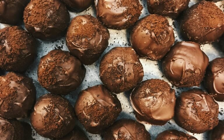 Receita de Trufas de Chocolate Artesanais com Sabores Irresistíveis chocolate balls