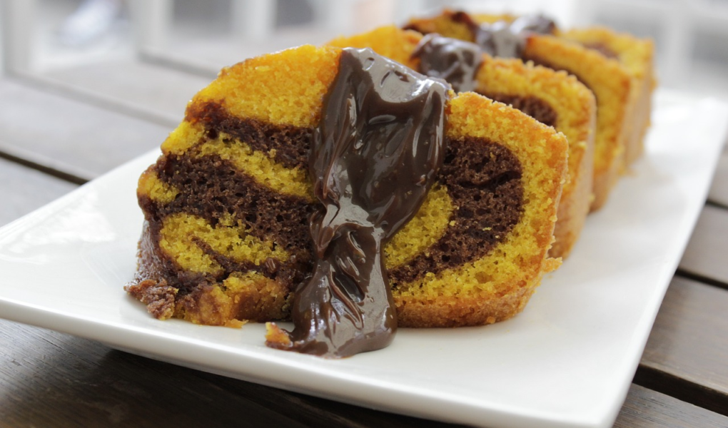 Bolo de Cenoura Fofinho com Cobertura de Chocolate Bolo de cenoura fofinho com cobertura de chocolate