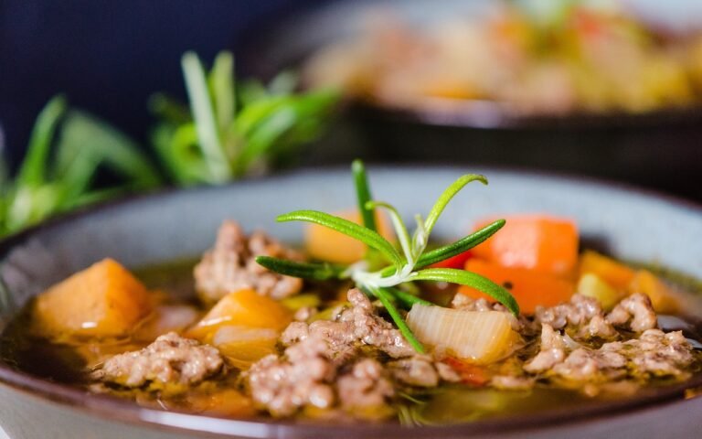 Sopas e caldos - Receitas rápidas e fáceis soup, minced meat soup, minced, vegetables, home cooking, soup food, food, meal