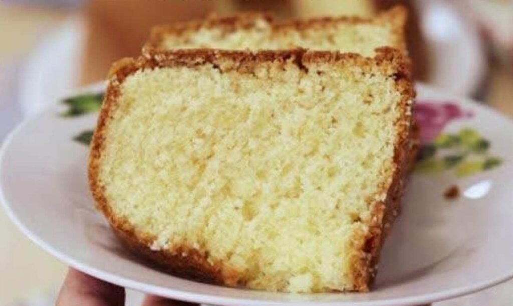 Bolo Simples Caseiro Fofinho E Dourado
