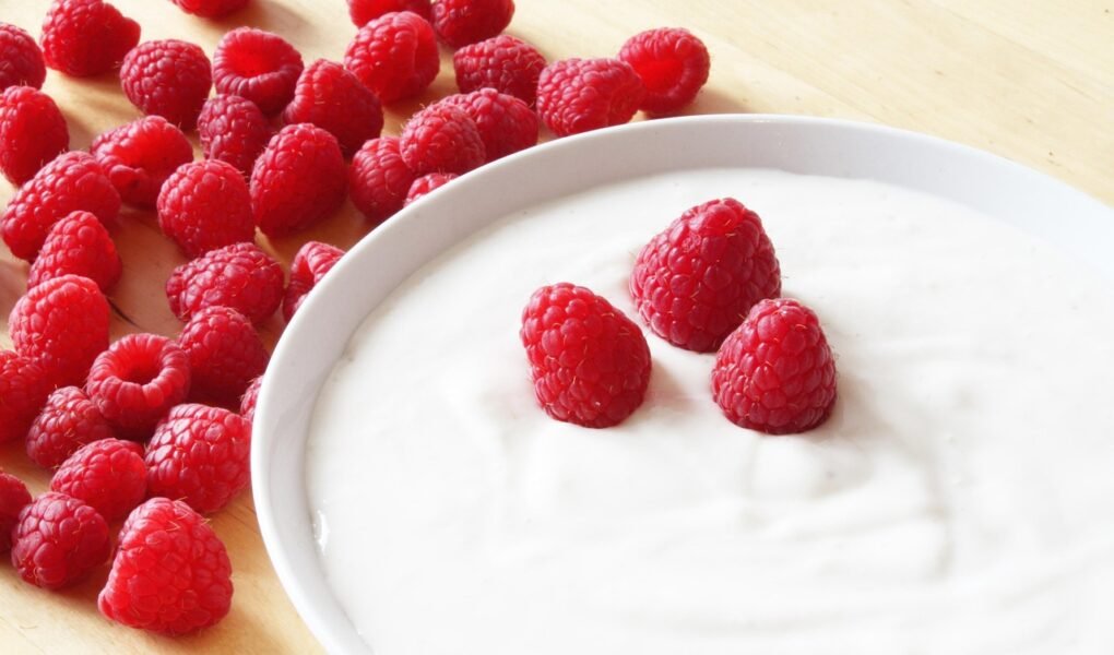 Como fazer Iogurte Caseiro com 2 Ingredientes raspberries, yogurt, nature, fresh, breakfast, pink, red, naturally, awakening, edible, summer, natural yoghurt, vanilla, pod, garnish, table, tomorrow, meal, yogurt, yogurt, yogurt, yogurt, yogurt