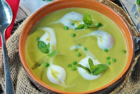 pea soup, soup, starter, soup plate, key, peas, green, having lunch, vegetables, fresh, vegetarian, kitchen, creamy, table, dishes, meal, enjoy the meal, spoon, cook, gün, cream, salt, pepper, broth, vegetable broth, feasting, healthy, enjoy, pea soup, pea soup, pea soup, pea soup, soup, soup, soup, soup, soup