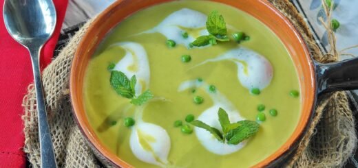 pea soup, soup, starter, soup plate, key, peas, green, having lunch, vegetables, fresh, vegetarian, kitchen, creamy, table, dishes, meal, enjoy the meal, spoon, cook, gün, cream, salt, pepper, broth, vegetable broth, feasting, healthy, enjoy, pea soup, pea soup, pea soup, pea soup, soup, soup, soup, soup, soup