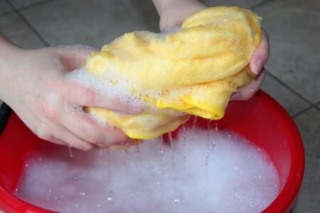 cleaning bucket, cleaning rags, soapy water, transducer, clean, to clean, wring out, cleaning bucket, soapy water, soapy water, soapy water, soapy water, soapy water, clean, clean, clean, clean
