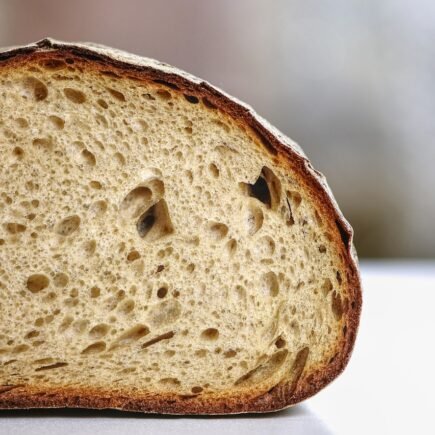Pão de Batata Doce: A Receita Perfeita para um Sabor Caseiro e Saudável bread, baked, loaf, bakery, baked goods, crust, food, bread-crust, eat, nutrition, bake, fresh, delicious, breakfast, snack, bread crust, bread, bread, bread, bread, bread