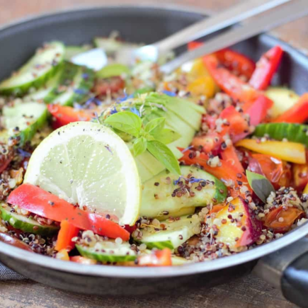 Salada de Quinoa Colorida: Sabor, Saúde e Praticidade na Sua Mesa Salada de quinoa