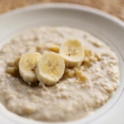 Mingau de Aveia com Banana: A Receita Perfeita para um Café da Manhã Aconchegante e Saudável porridge, banana, baby food, meal, breakfast, oats, porridge, porridge, porridge, banana, banana, banana, banana, breakfast, oats, oats, oats, oats, oats