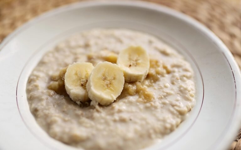 Mingau de Aveia com Banana: A Receita Perfeita para um Café da Manhã Aconchegante e Saudável porridge, banana, baby food, meal, breakfast, oats, porridge, porridge, porridge, banana, banana, banana, banana, breakfast, oats, oats, oats, oats, oats