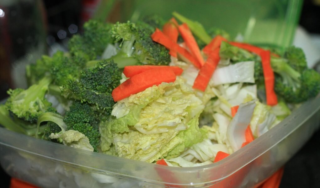 Como fazer a salada perfeita: guia completo para uma explosão de sabores frescos