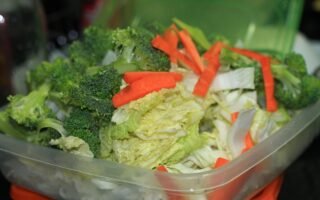 Como fazer a salada perfeita: guia completo para uma explosão de sabores frescos