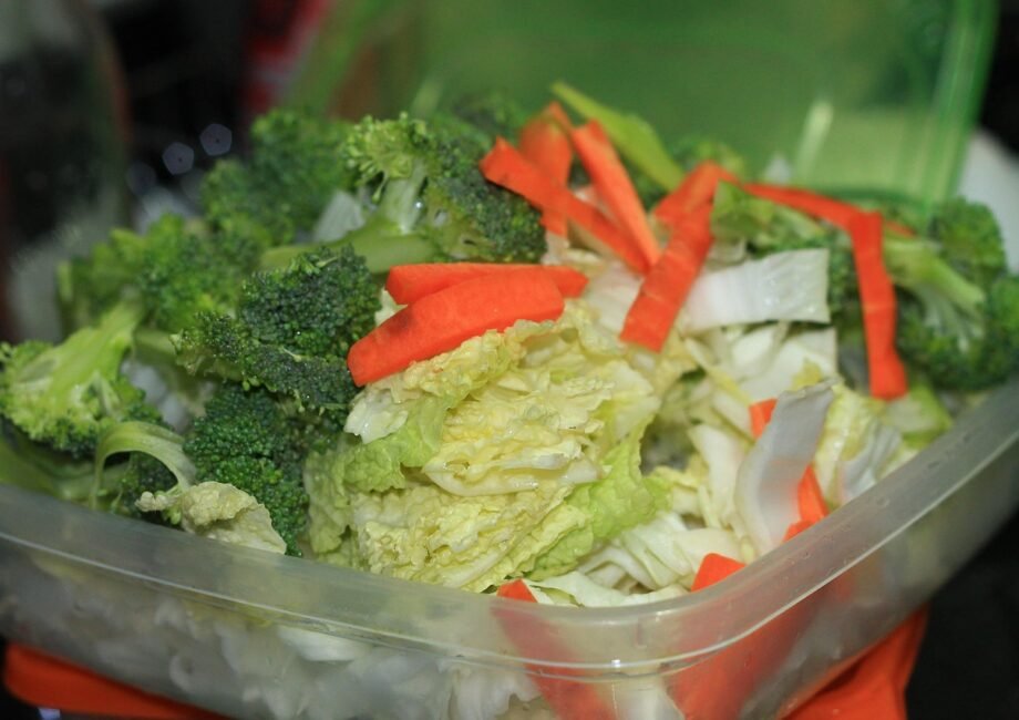 Como fazer a salada perfeita: guia completo para uma explosão de sabores frescos