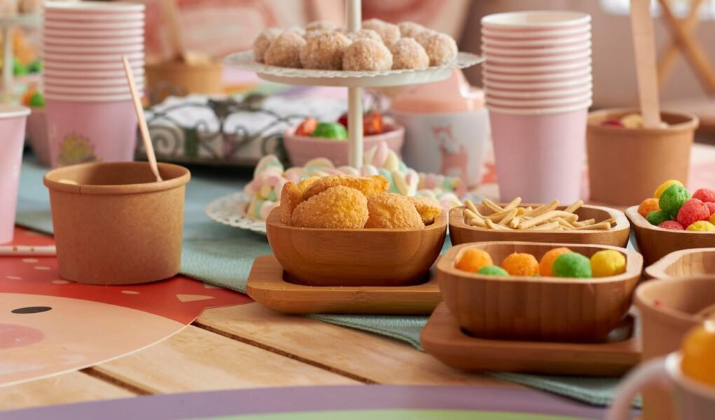 Cardápio de festa de aniversário: 5 receitas fáceis e econômicas para agradar a todos cookies, cups, biscuits, happy birthday, celebration, party