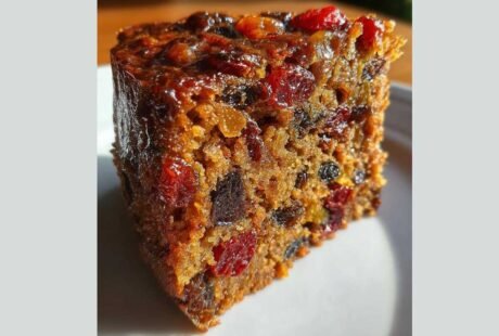 Bolo de Natal Clássico com Frutas Secas e Cobertura de Caramelo