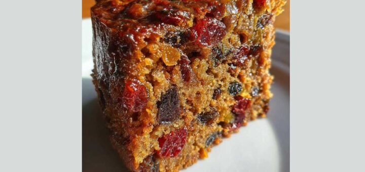 Bolo de Natal Clássico com Frutas Secas e Cobertura de Caramelo