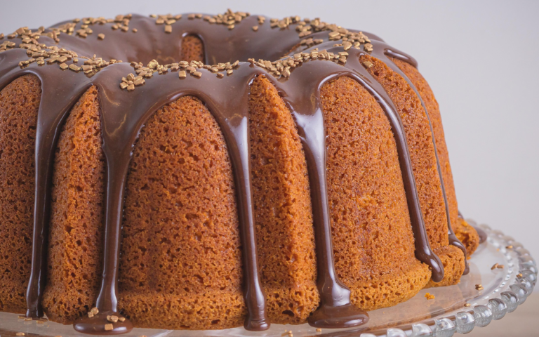 Bolo de Cenoura Grande Fofinho com Cobertura de Chocolate