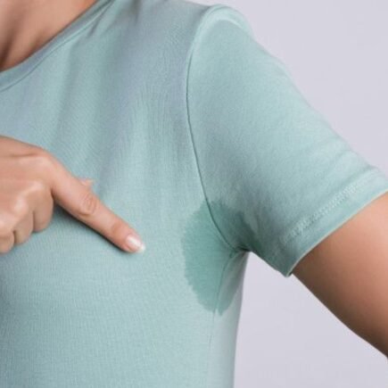 Como Tirar Mancha de Suor da Roupa: 5 Dicas Infalíveis para Roupas Impecáveis destaque 1783236055613