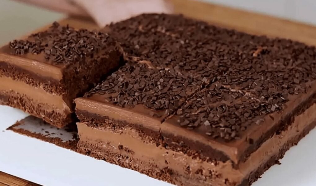 Bolo de Chocolate Caprichoso da Vovó: A Receita Perfeita para Fazer em Minutos! destaque 1783448870182
