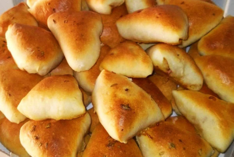 Esfiha de Batata com Linguiça