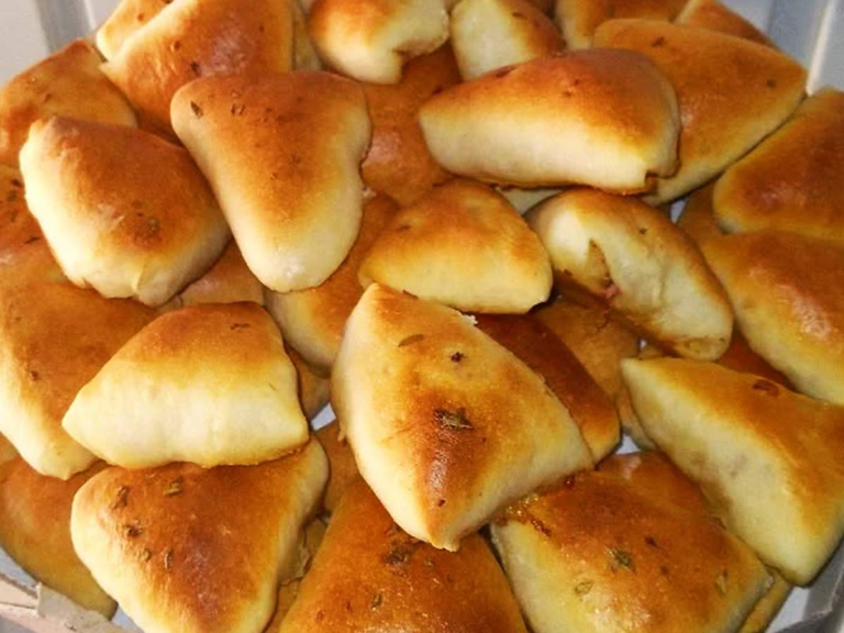 Esfiha de Batata com Linguiça